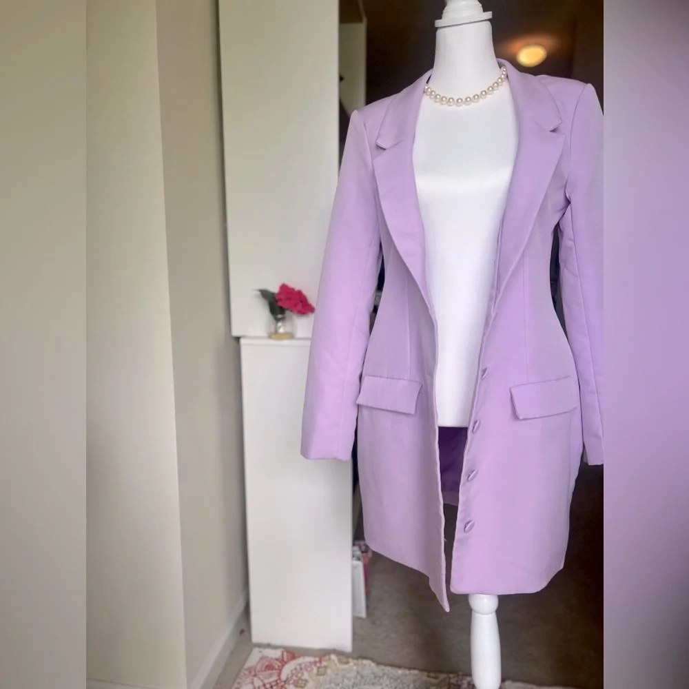 Elegant Hip Length Blazer - Picture 2 of 3